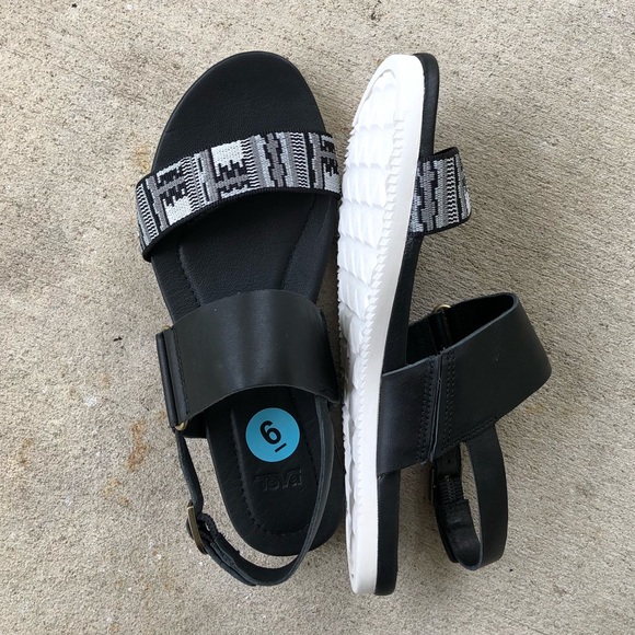 Teva Shoes - NWT Teva Sandlas